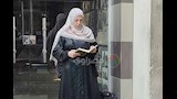 أولياء الأمور ينتظرون الطلاب خارج لجان الثانوية العامة بالجيزة (2)