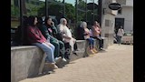 أولياء الأمور ينتظرون الطلاب خارج لجان الثانوية العامة بالجيزة (7)