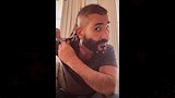 أحمد سعد يحلق ضفيرة شعر وتوك ذقنه في أحدث ظهور (1)