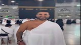أحمد سعد بالوشم في العمرة