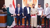 وزير العمل يسلم عددًا من عقود العمل لذوي الهمم (8)