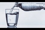 هل يمكن أن يساعد الماء القلوي في إنقاص الوزن؟ استشاري يجيب