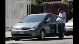 رغم سعرها الاقتصادي.. لماذا يقود مشاهير العالم سيارة تويوتا بريوس؟