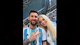 أنيا تايلوي مع لاعب الكورة الأرجنتيني ميسي