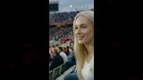 داخل الأستاد أنيا تايلور تشجع المنتخب الأرجنتيني