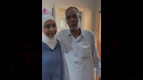 الطالبة يارا مع جدها