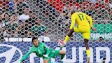 خلال مباراة جنوب أفريقيا وكوريا الجنوبية (3)