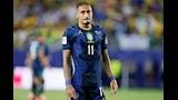 رافينيا لاعب منتخب البرازيل (2)