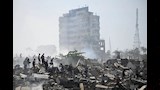 volunteers-search-possible-victims-collapsed-1091036461_Easy-Resize.com