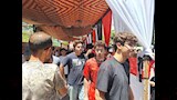 لحظة خروج الطلاب من امتحان العربي للثانوية العامة بالجيزة (11)