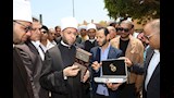 شاب من المنيا يهدي وزير الأوقاف تحفتين تاريخيتين (4)