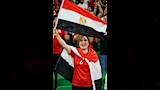الهام شاهين تحمل علم مصر_12