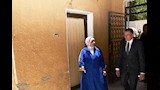 محافظ أسوان داخل مستشفى الصحة النفسية (1)