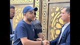 ميدو عادل يقدم واجب العزاء لأسرة غزال الشال