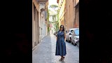إنجي المقدم بفستان جينز أنيق