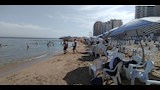 طقس حار على شواطئ الإسكندرية