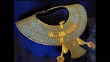 دقة وجمال القلادة الذهبية في عصر الفراعنو