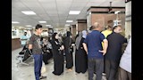 تكدس المواطنين داخل المركز