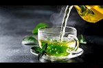هل تناول الشاي الأخضر صباحًا على معدة فارغة يسبب الغثيان؟
