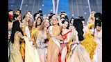 ارتدت فستانا طويلا باللون البرتقالي1