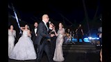 قُبلة في الهواء.. عمرو دياب يستقبل باسم سمرة في حفل زفاف ابنة شقيق عماد زيادة 