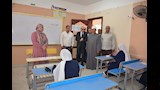 محافظ الأقصر داخل أحد اللجان