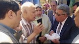 محافظ الدقهلية يوقف موكبه لصرف دواء لمسن  