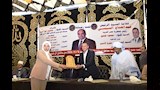 محافظ أسوان يهدى درع لصفاء عسران