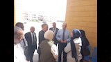 رئيس الجامعة يستمع لبعض الطالبات