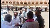 محافظ أسوان مع أصحاب بازارات مدخل فيله