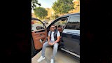 أحمد الحداد مع سيارته الفارهة