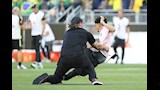 اقتحام مشجع مباراة مصر والبرازيل