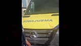 سائق يوقف سيارة إسعاف (4)