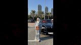 تألقت أيضا بفستان طويل باللون البيبي بلو