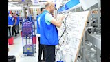 وزير العمل يتفقد مصنع ليوني ببدر (9)