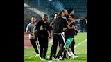 احتفال لاعبي المصري بكأس عاصمة مصر (11) (1)