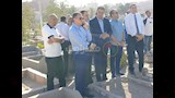 محافظ أسوان يشارك فى جنازة معلمة توفيت فى حادث سير