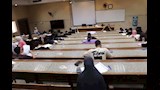 نائبا رئيس جامعة القاهرة يتفقدان انتظام الامتحانات (5)