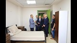 رئيس جامعة المنيا يفتتح السكن الفندقي للأطباء (3)