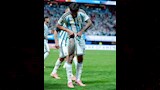 وشم فرعوني على ساق نيكو جونزاليس  لاعب الأرجنتين (3)