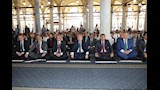 محافظو القاهرة والجيزة والقليوبية يؤدون صلاة الجمعة بمسجد عمرو بن العاص (1)