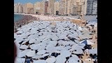 زحام غير مسبوق على شواطئ الإسكندرية (1)