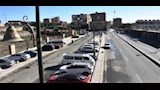 لتحقيق السيولة المرورية.. منع انتظار السيارات بالشارع الجديد في أسوان (صور)