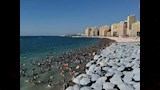 إقبال غير مسبوق على شواطئ الإسكندرية (6)