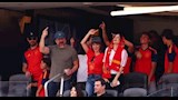 خافيير باردم وزوجته يدعمان منتخب إسبانيا في كأس العالم