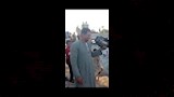 عريس في الأقصر يحتفل بحنته بالسباحة في الترعة (5)