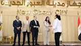 تسليم عقود تقنين الأراضي المضافة بالعبور والشروق (2)