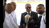 استقبال الرئيس السيسي للاعبي وأفراد بعثة منتخب مصر ومنحهم أوسمة وكأس الجدارة