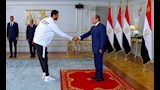 الرئيس السيسي يستقبل محمد الشناوي