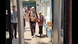 لحظة خروج طلاب الثانوية من امتحان الرياضيات البحتة (10)